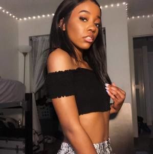 Meet your Posher, Deshelle